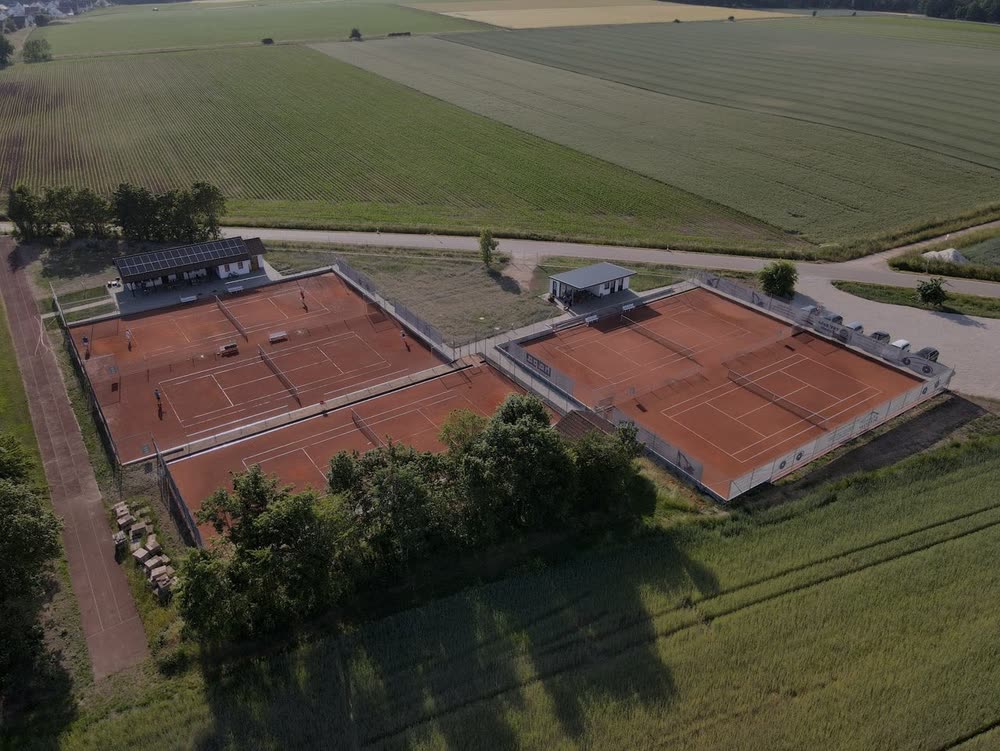 Fünf Sandplätze