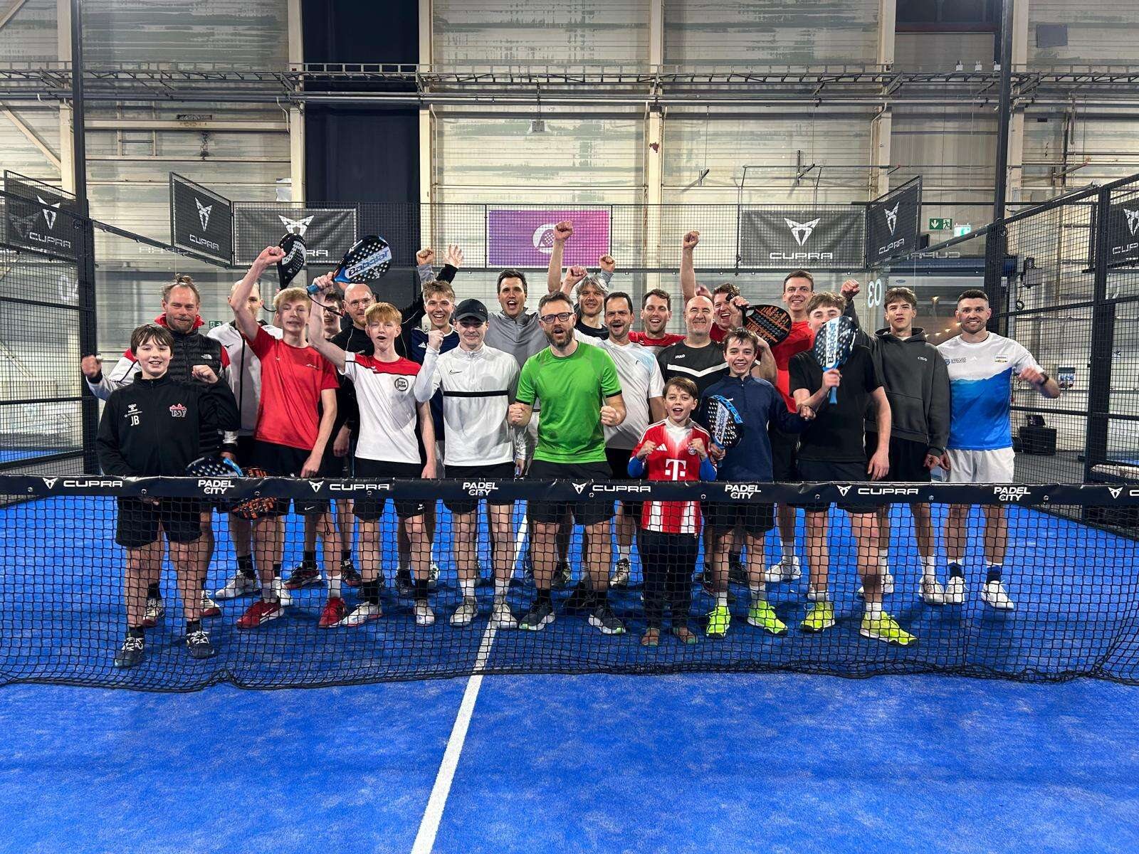 TSV-Rohr-Gruppe auf einem Padel-Court